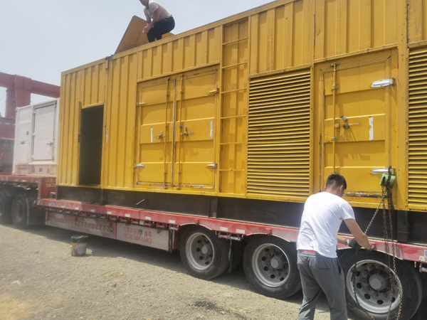 保德除了负载情况和发动机维护，还有哪些因素会影响 200kw 柴油发电机的油耗？